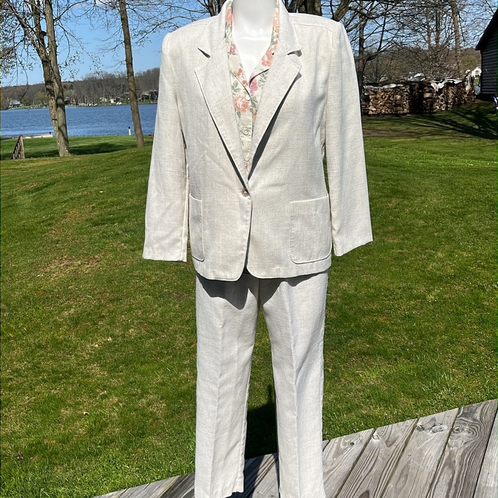Vintage “Petites by Attitude” off-white suit 14P
